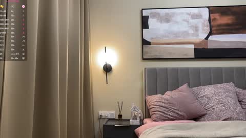 Snapshot of kiramystery chatting on 02.08.25 Kira online show from 02.08.25