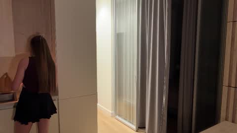 Snapshot of kiramystery chatting on 10.21.25 Kira online show from 10.21.25