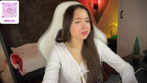 Snapshot of kirarasay chatting on 12.24.24 Kira online show from 12.24.24