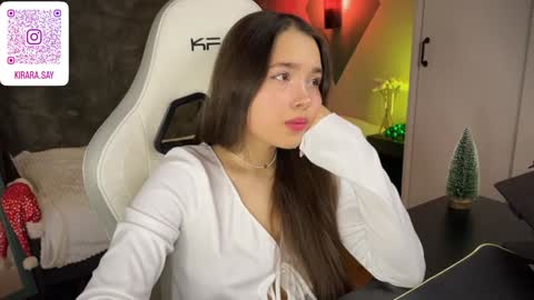 Snapshot of kirarasay chatting on 12.27.24 Kira online show from 12.27.24