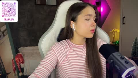 Snapshot of kirarasay chatting on 12.27.24 Kira online show from 12.27.24