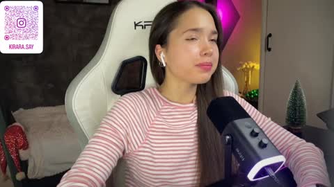 Snapshot of kirarasay chatting on 12.27.24 Kira online show from 12.27.24