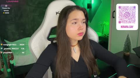 Snapshot of kirarasay chatting on 12.29.24 Kira online show from 12.29.24