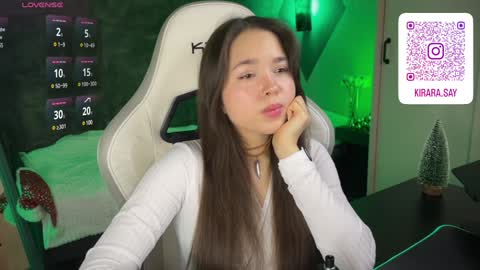 Snapshot of kirarasay chatting on 12.30.24 Kira online show from 12.30.24