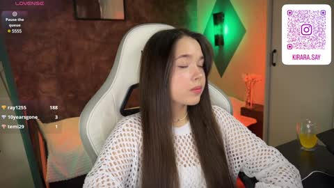 Snapshot of kirarasay chatting on 01.22.25 Kira online show from 01.22.25