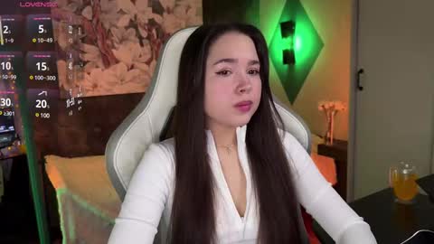 Snapshot of kirarasay chatting on 02.11.25 Kira online show from 02.11.25