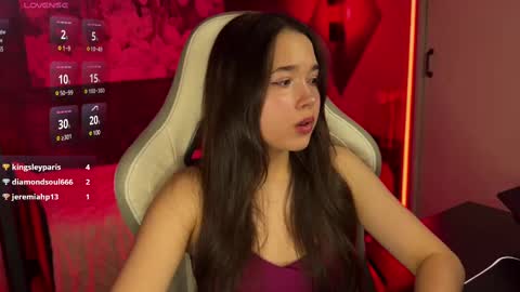 Snapshot of kirarasay chatting on 02.14.25 Kira online show from 02.14.25