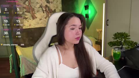 Snapshot of kirarasay chatting on 02.20.25 Kira online show from 02.20.25