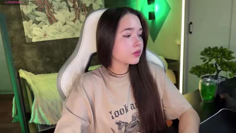 Snapshot of kirarasay chatting on 02.22.25 Kira online show from 02.22.25