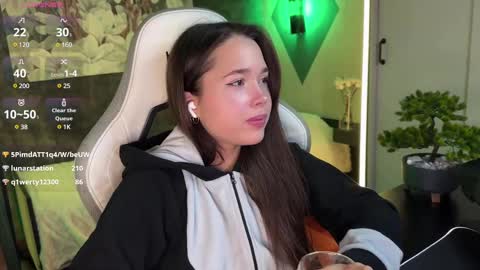 Snapshot of kirarasay chatting on 02.24.25 Kira online show from 02.24.25