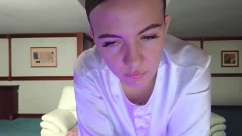 Snapshot of kirarustle chatting on 12.05.25 Kira online show from 12.05.25