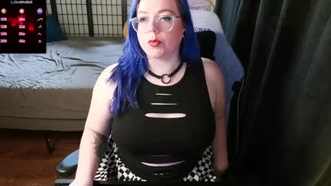 Snapshot of kiraspitqueen chatting on 01.17.25 KiraSpitQueen online show from 01.17.25