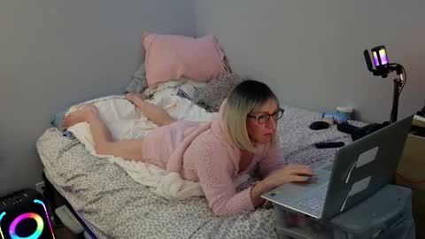 Snapshot of kirkcammerman1 chatting on 12.29.24 Onya online show from 12.29.24