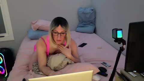 Snapshot of kirkcammerman1 chatting on 01.05.25 Onya online show from 01.05.25