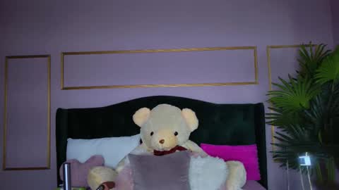 Snapshot of kirrawhite chatting on 10.26.25 Kirra online show from 10.26.25