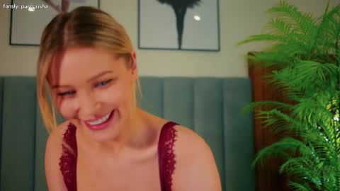 Snapshot of kirsten_xxx chatting on 12.11.24 Risha online show from 12.11.24