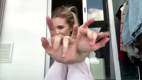 Kira online show from 04.14.26