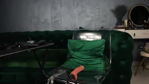 kiss_katy online show from 11.25.25