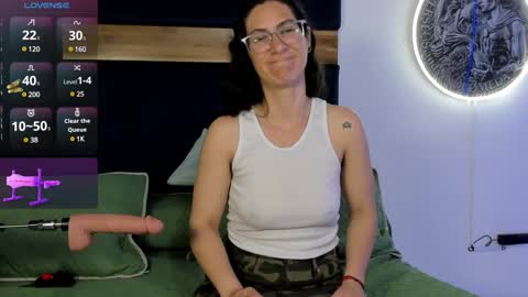 Kissing Company online show from 01.21.25