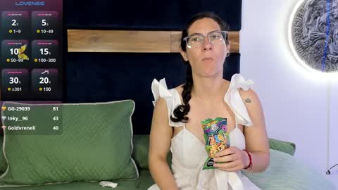 Kissing Company online show from 01.30.25