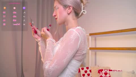 Snapshot of kisskiss_muah chatting on 09.26.25 Kate  online show from 09.26.25