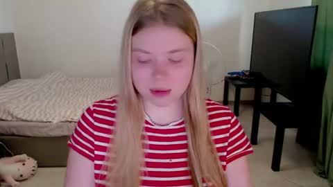 Snapshot of kitten_jenny01 chatting on 07.03.26 Jennyblonde and Emmabrunette online show from 07.03.26