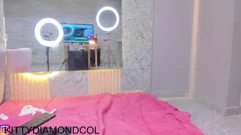 kitty__diamond_ online show from 10.04.25