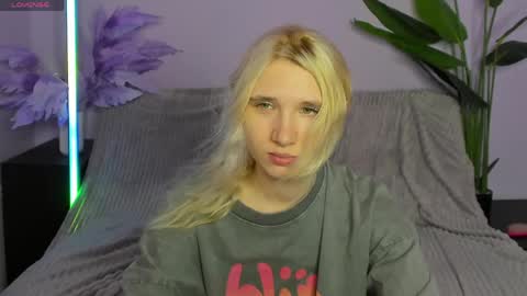 Snapshot of kitty_blondy chatting on 04.06.26 kitty blondy online show from 04.06.26