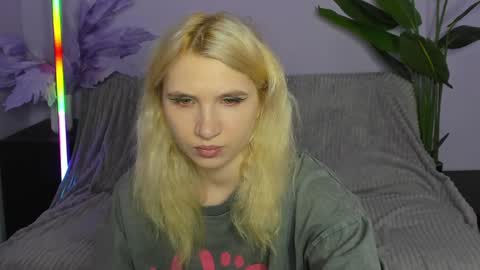 Snapshot of kitty_blondy chatting on 04.08.26 kitty blondy online show from 04.08.26