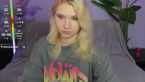 Snapshot of kitty_blondy chatting on 04.09.26 kitty blondy online show from 04.09.26