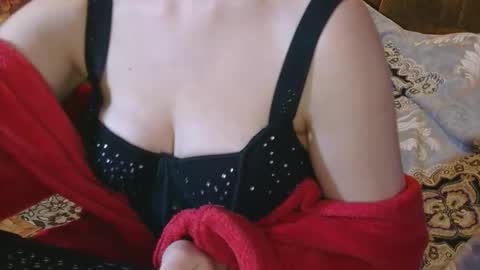 Snapshot of kitty_crystal_ chatting on 11.21.25 Kitti online show from 11.21.25