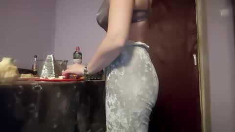 Snapshot of kitty_crystal_ chatting on 11.22.25 Kitti online show from 11.22.25