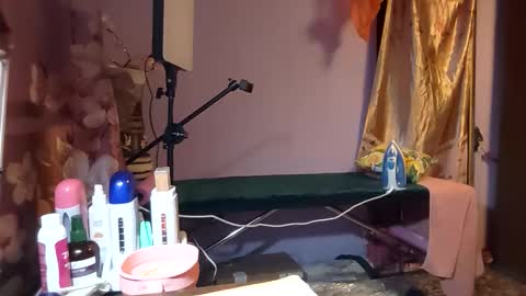 Snapshot of kitty_crystal_ chatting on 11.25.25 Kitti online show from 11.25.25