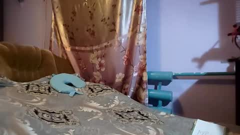 Snapshot of kitty_crystal_ chatting on 11.30.25 Kitti online show from 11.30.25