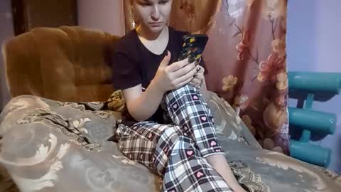 Snapshot of kitty_crystal_ chatting on 12.03.25 Kitti online show from 12.03.25