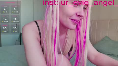 Snapshot of kitty_dora chatting on 03.30.26 Evelyn online show from 03.30.26