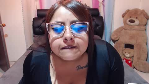 Snapshot of kitty_eyes chatting on 09.18.25 kitty online show from 09.18.25