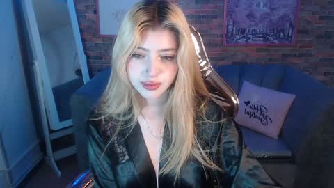 Snapshot of kitty_fox_b chatting on 01.07.25 kitty_fox_b online show from 01.07.25