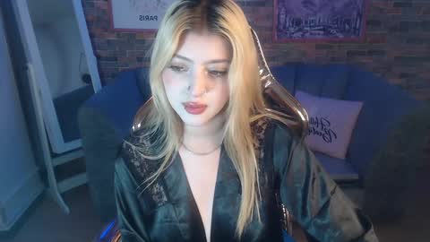 Snapshot of kitty_fox_b chatting on 01.07.25 kitty_fox_b online show from 01.07.25