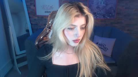 Snapshot of kitty_fox_b chatting on 01.08.25 kitty_fox_b online show from 01.08.25