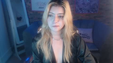 Snapshot of kitty_fox_b chatting on 01.08.25 kitty_fox_b online show from 01.08.25