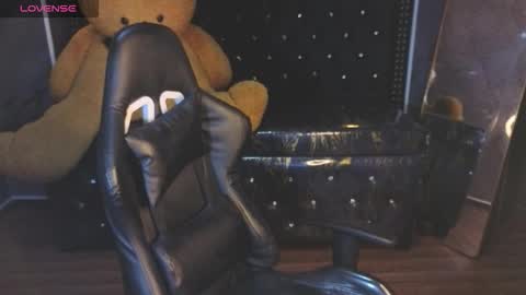 kitty_fox_b online show from 11.18.25