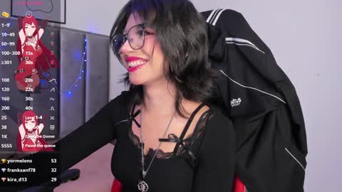 Snapshot of kitty_gang chatting on 01.10.25 Camila online show from 01.10.25