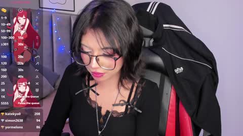 Snapshot of kitty_gang chatting on 01.10.25 Camila online show from 01.10.25