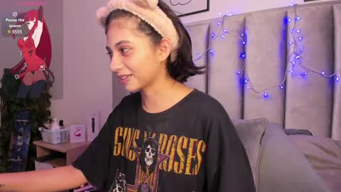 Snapshot of kitty_gang chatting on 01.28.25 Camila online show from 01.28.25