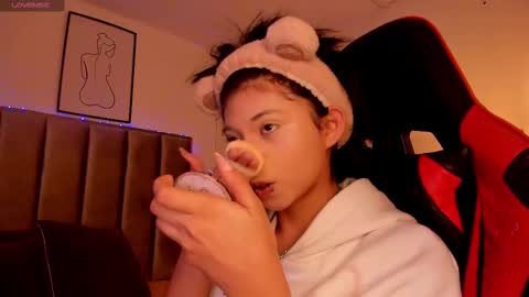 Snapshot of kitty_gang chatting on 02.11.25 Camila online show from 02.11.25