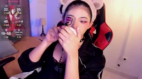 Snapshot of kitty_gang chatting on 02.21.25 Camila online show from 02.21.25