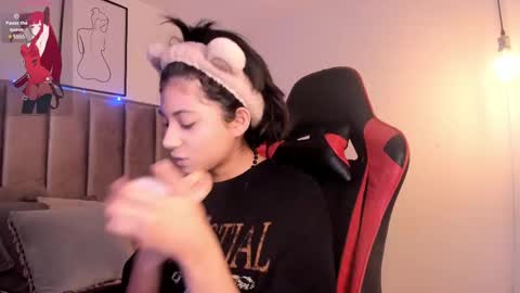 Snapshot of kitty_gang chatting on 03.06.25 Camila online show from 03.06.25