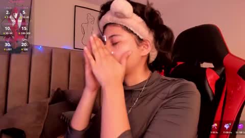 Snapshot of kitty_gang chatting on 03.10.25 Camila online show from 03.10.25