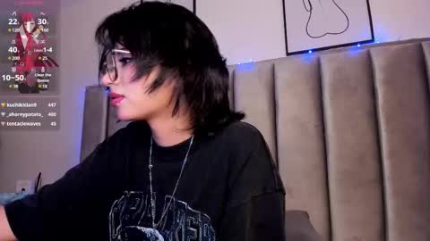 Snapshot of kitty_gang chatting on 03.11.25 Camila online show from 03.11.25